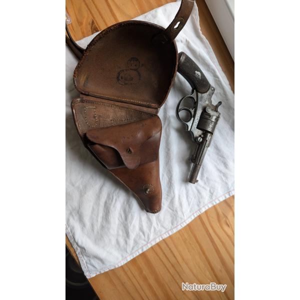 Revolver mod�le 1973 et son holster d'origine