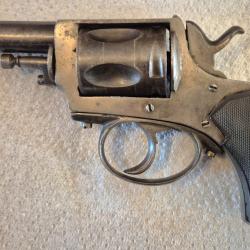 Revolver 8mm 92 cat D de bonne facture en excellent &eacute;tat de fonctionnement et de pr&eacute;sentation