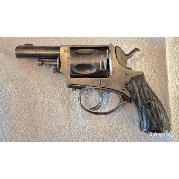 Revolver 8mm 92 cat D de bonne facture en excellent �tat de fonctionnement et de pr�sentation