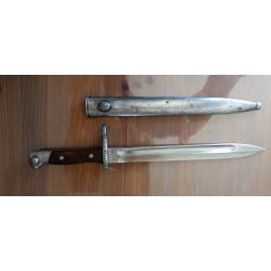 Baillonette Solingen en tr&egrave;s bon &eacute;tat deux num&eacute;ros diff&eacute;rents sur le fourreau et baillonette