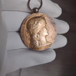 M&eacute;daille en argent du travail de la soci&eacute;t&eacute; industrielle de l'Est