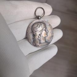 M&eacute;daille en argent premier titre