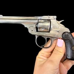 PETIT PRIX!! Tr&egrave;s beau IVER JOHNSON cal. 32sw