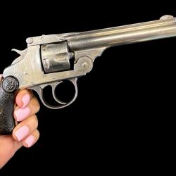 PETIT PRIX!! Tr&egrave;s beau IVER JOHNSON cal. 32sw