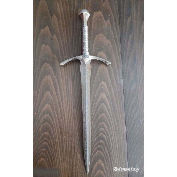 �p�e/dague courte dor�e grav�e (Le Seigneur des Anneaux ?)