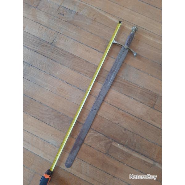 Glaive de Couvreur ou responsable de c�r�monie de la franc-ma�onnerie. A nettoyer.