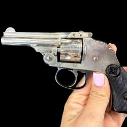 PETIT PRIX!! MAGNIFIQUE HARRINGTON RICHARDSON cal. 32sw short num&eacute;ro de s&eacute;rie 4554