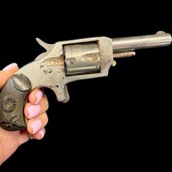 PETIT PRIX!! REVOLVER MOD&Egrave;LE &laquo;&nbsp;&Eacute;LECTRIC&nbsp;&raquo; cal. 32 num&eacute;ro de s&eacute;rie 2958