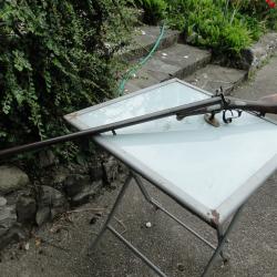 luxueux fusil &agrave; broche de Bernard cal 16 tres d&eacute;cor&eacute; et incrust&eacute; d'or