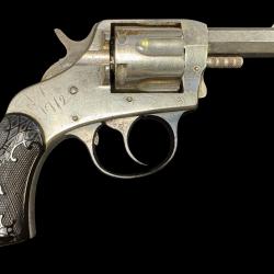 revolver harrington and richardson calibre 32 sw long.  RARE