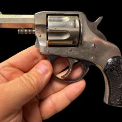 revolver harrington and richardson calibre 32 sw long.  RARE