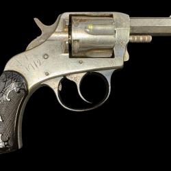 revolver harrington and richardson calibre 32 sw long.  RARE