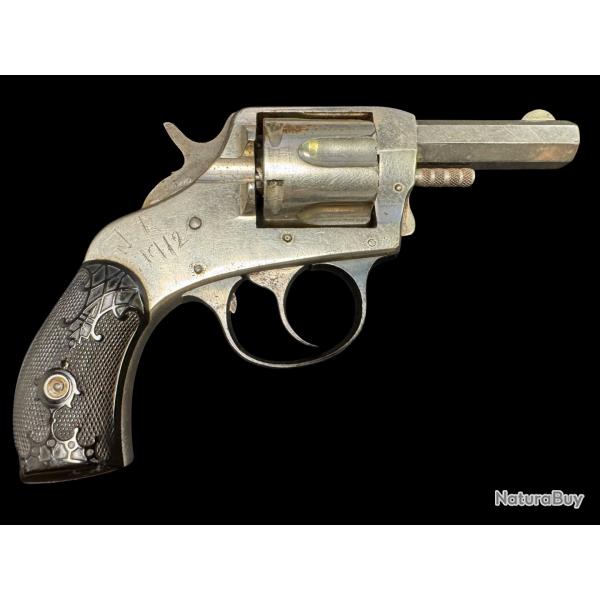 revolver harrington and richardson calibre 32 sw long.  RARE