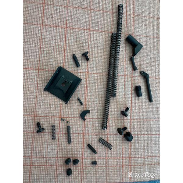 diff�rentes pi�ces neuves pour benelli MP90S