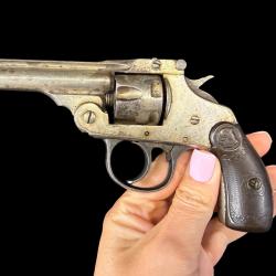 PETIT PRIX!! IVER JOHNSON cal. 32sw num&eacute;ro de s&eacute;rie E93691