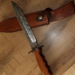 UN BOWIE KNIFE en DAMAS