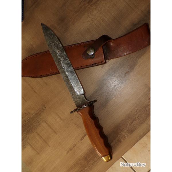 UN BOWIE KNIFE en DAMAS