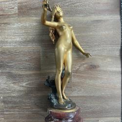 Statuette en bronze sign&eacute;e Auguste Moreau - Femme &agrave; la branche - Belle &Eacute;poque