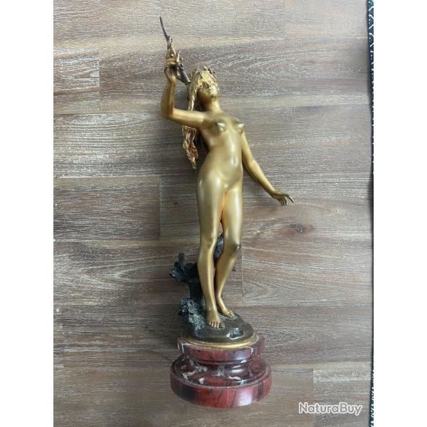 Statuette en bronze sign�e Auguste Moreau - Femme � la branche - Belle �poque