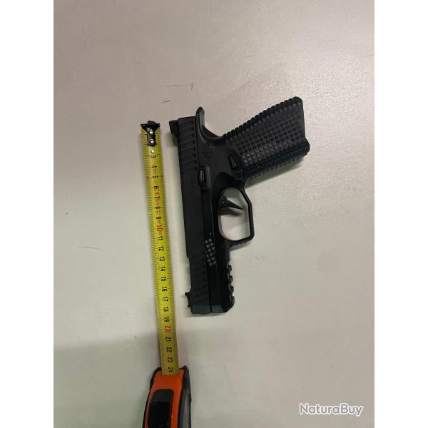 PA Arsenal Arms Stryk B, 9 para avec 7 chargeurs et malette.