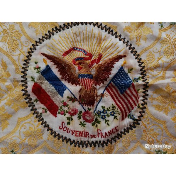 BRODERIE en SOIE 1�re guerre SOUVENIR DE FRANCE aigle & drapeau am�ricain, fran�ais, taie oreiller