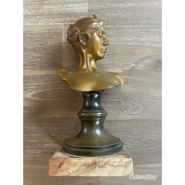 Buste f�minin en bronze sign� A. Falgui�re ? Belle �poque ? fin XIX? si�cle