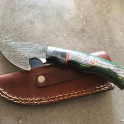 Beau et tr&egrave;s solide couteau de chasse ou de collection Damas et bois d'olivier