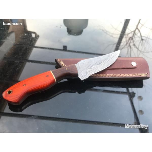 Superbe et solide couteau de chasse et de collection Damas et bois d'olivier