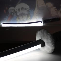 Katana &agrave; LED Violet Lumineux de Trafalgar D. Water Law dans One Piece