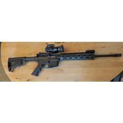 Smith & Wesson M&P 15-22 + Point rouge VORTEX StrikeFire II et 3 chargeurs.