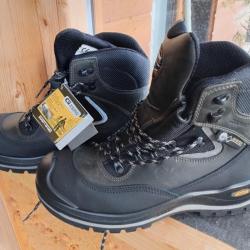Chaussure s&eacute;curit&eacute; montante, hiver, taille 43 de marque Grisport en Gortex. Neuves.