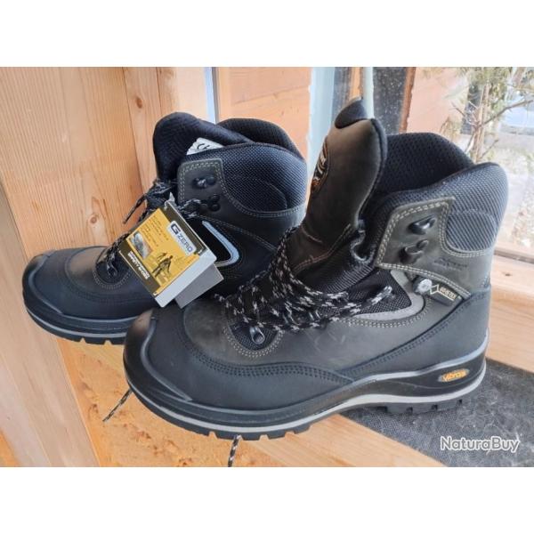 Chaussure s�curit� montante, hiver, taille 43 de marque Grisport en Gortex. Neuves.