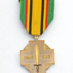 (98.001) M&eacute;daille Belge du combattant militaire de la guerre 1940-1945