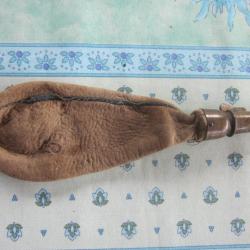 VIDE ! VIDE ! POIRE A POUDRE EN PEAU / CUIR
