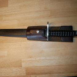 Ba&iuml;onnette SUISSE de STG57 avec son porte fourreau