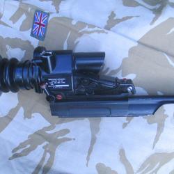 Battlesight L1A1 mod&egrave;le SIGHTUNIT INFANTERY TRILUX L2A2 avec capot.