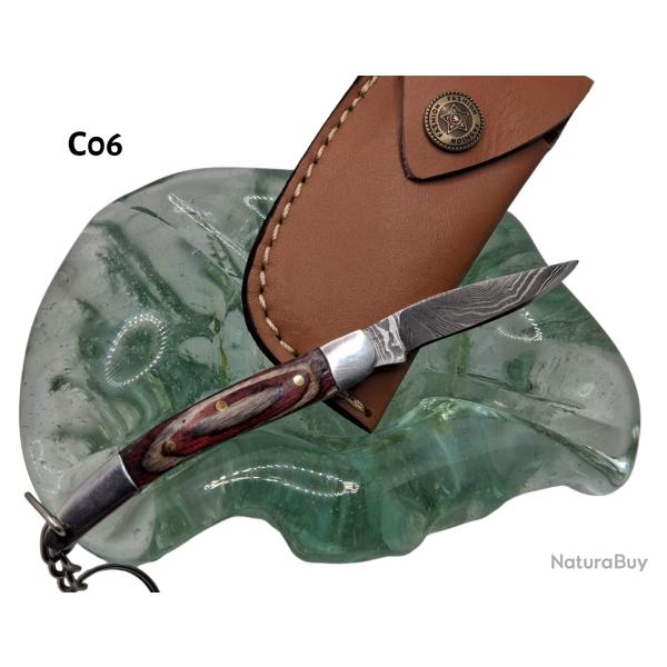 C06 - Petit couteau damas porte-cl� manche bois + �tui cuir
