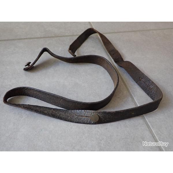 Ancienne bretelle en cuir pour Vetterli ? Voir boutons bomb�s