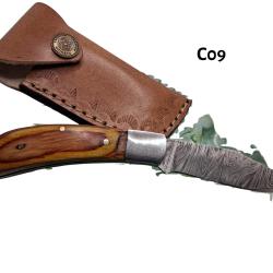 C09- Couteau pliant damas manche bois avec &eacute;tui cuir