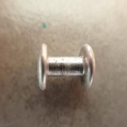 Bouton / rivet de bretelle, de jugulaire, ...