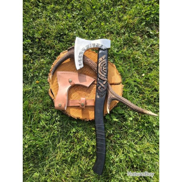 Grande hache Viking HA02 - 65 cm - manche sculpt� - �tui cuir - style nordique