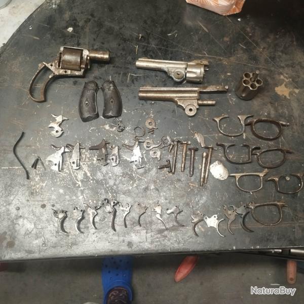 Lot de pi�ces et revolver bulldog