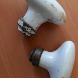 POIGNEES DE PORTE ANCIENNES EN CERAMIQUE - A NETTOYER