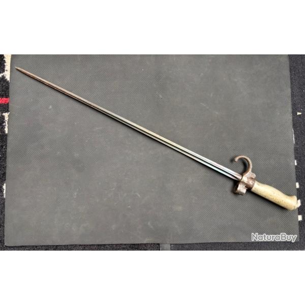 Magnifique baionette de collection a vendre aux ench�re. d�stockage armurerie