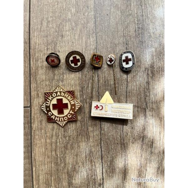 Collection d'insignes de la Croix-Rouge de l'URSS et de la RSS de Lettonie.