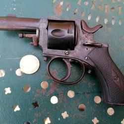 petit revolver 1890 environ cal 9 mm logueur 14 cms  , 5 coups