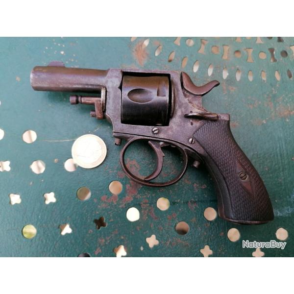 petit revolver 1890 environ cal 9 mm logueur 14 cms  , 5 coups