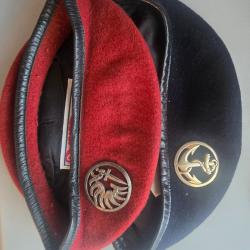 Lot b&eacute;rets militaria