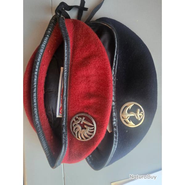 Lot b�rets militaria
