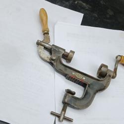 ANCIEN SERTISSEUR DE CARTOUCHES A BROCHE
